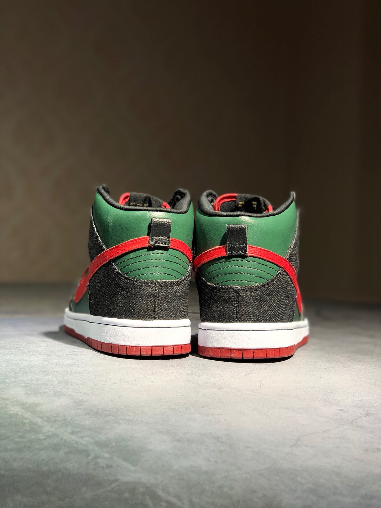 Authentic Nike Dunk SB High RESN Gucci